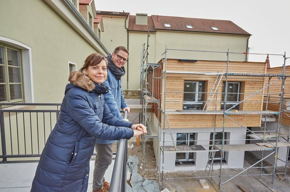 Nicole und Tino Dalichow beleben den alten Vierseitenhof an der Breiten Straße in Bernburg neu - unter anderem mit zwei Würfelbauten.