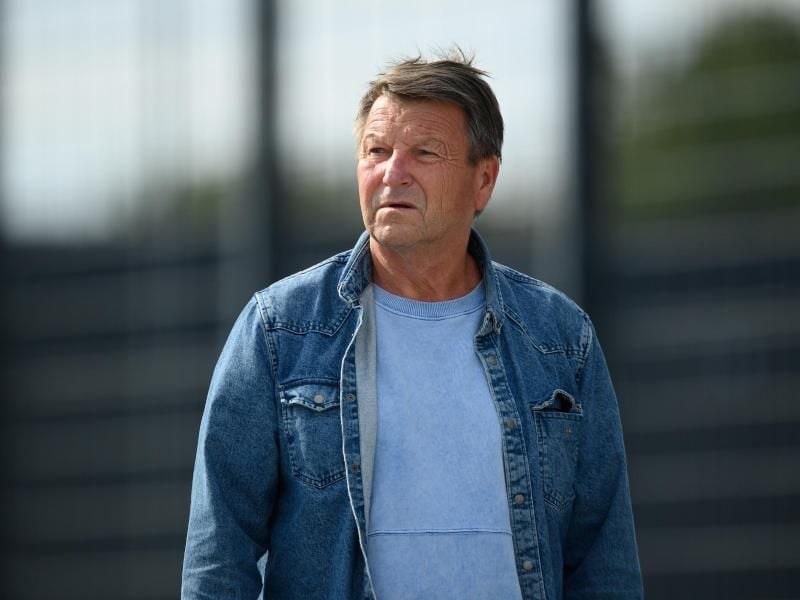 Beklagt sich über den Zustand des ostdeutschen Fußballs: Hans-Jürgen "Dixie" Dörner. Foto: Robert Michael/dpa-Zentralbild/dpa
