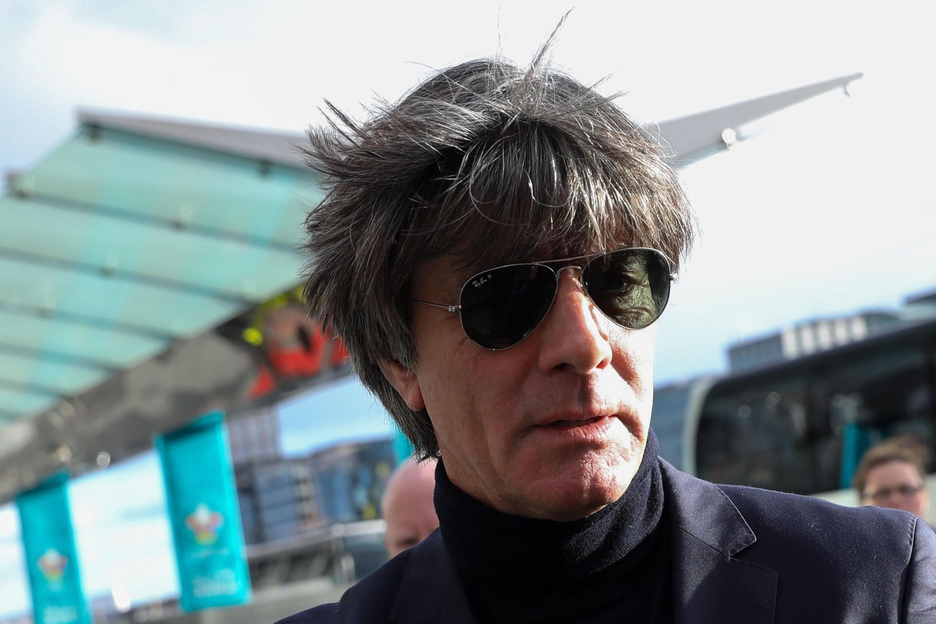 Irland, Dublin: Bundestrainer Joachim Löw verlässt nach der Auslosung der Qualifikationsgruppen für die Fußball EM 2020 die Veranstaltungshalle.