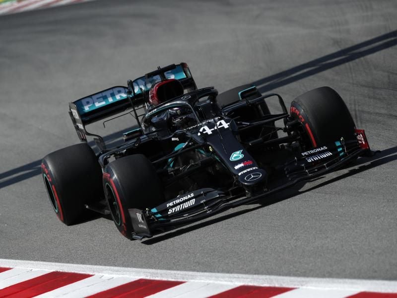 Lewis Hamilton will in Spanien die Pole Position erobern. Foto: Albert Gea/Pool Reuters/dpa