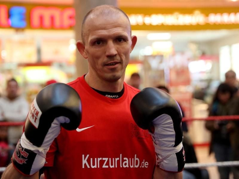 Jürgen Brähmer beim öffentlichen Pressetraining vor der Boxgala in Schwerin. Foto: B. Wüstneck/Archiv