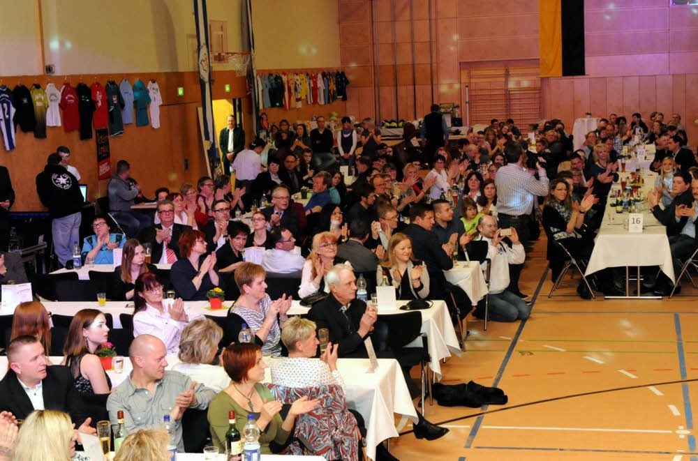 500 Gäste feierten beim 25. Sportlerball des Landkreises Mansfeld-Südharz in der Sangerhäuser Mammuthalle mit.