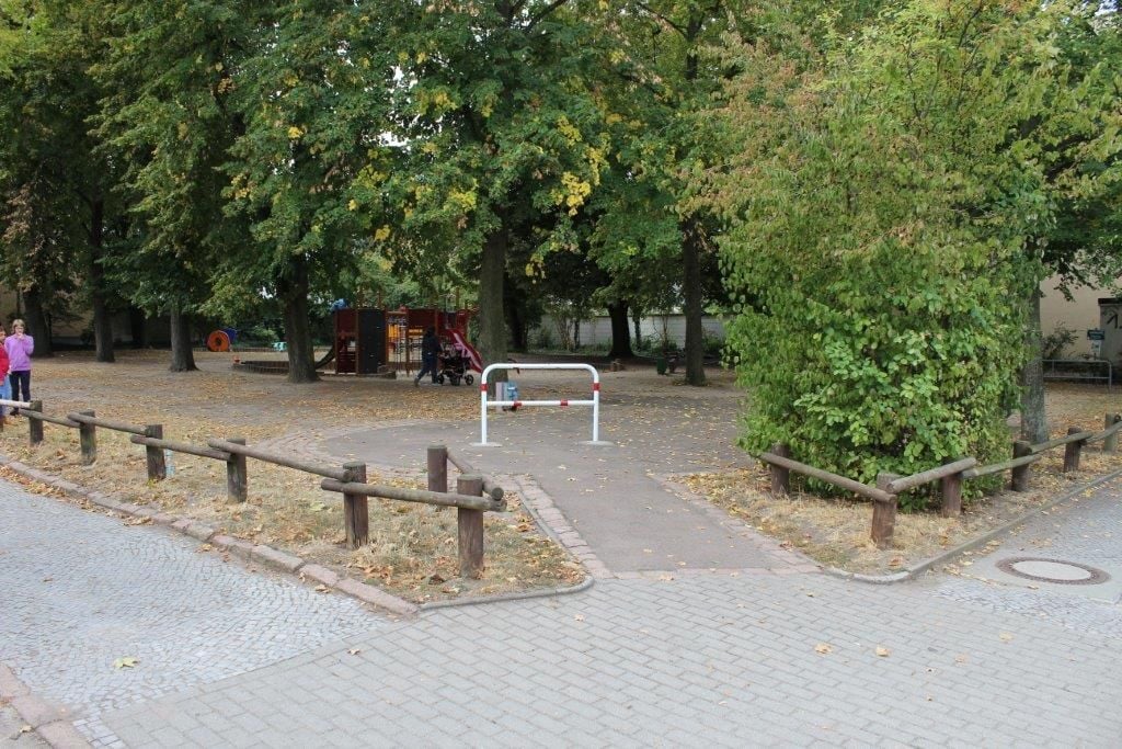 Blick auf den Tatort am Karlsplatz in Köthen. Hier starb in der Nacht zu Sonntag ein 22-Jähriger nach einem Streit.