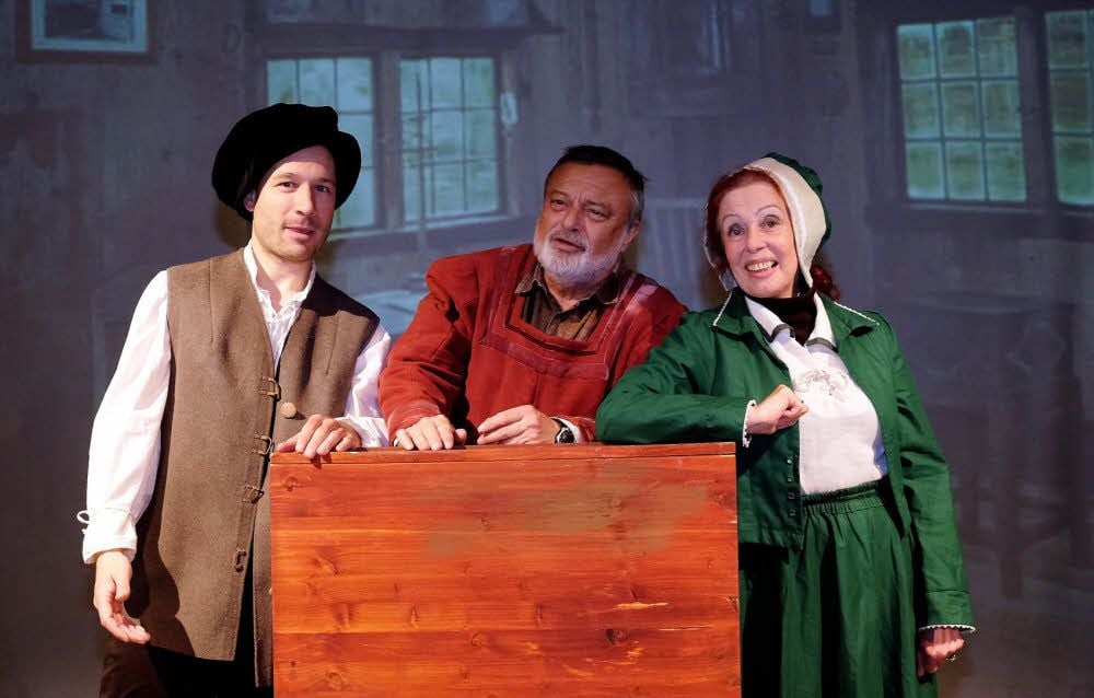 Henriette Rossner-Sauerbier schlüpft in die Rolle der Katharina von Bora. Gunthart Hellwig spielt den alten Luther , Sascha Kiesewetter den jungen.