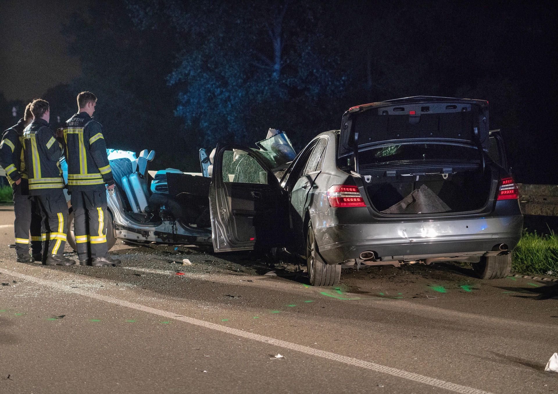 Gleich vier Menschen sind bei einem Unfall unweit der französischen Grenze ums Leben gekommen.