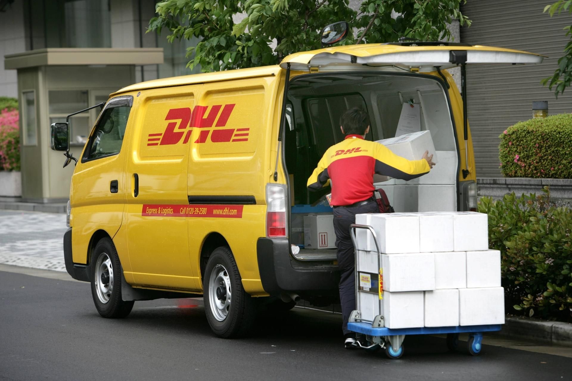 Paketdienst investiert im Saalekreis Paketdienst investiert im Saalekreis DHL nimmt neuen