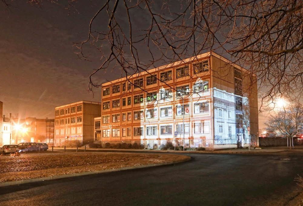 Die alte Berufsschule soll weg - eine Projektion zeigt, wie das zu bauende Hotel mit historischer Fassade wirken könnte.