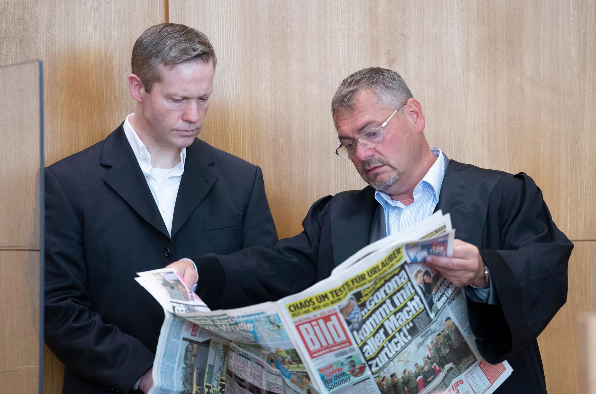 Der mutmaßliche Haupttäter Stephan Ernst (l.) mit seinem Verteidiger Frank Hannig