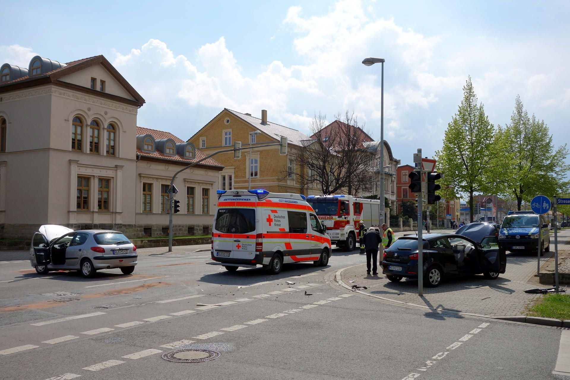 Anscheinend hat am Donnerstagnachmittag auch die fehlende Ampelregelung zu einem Unfall im Harzweg geführt.