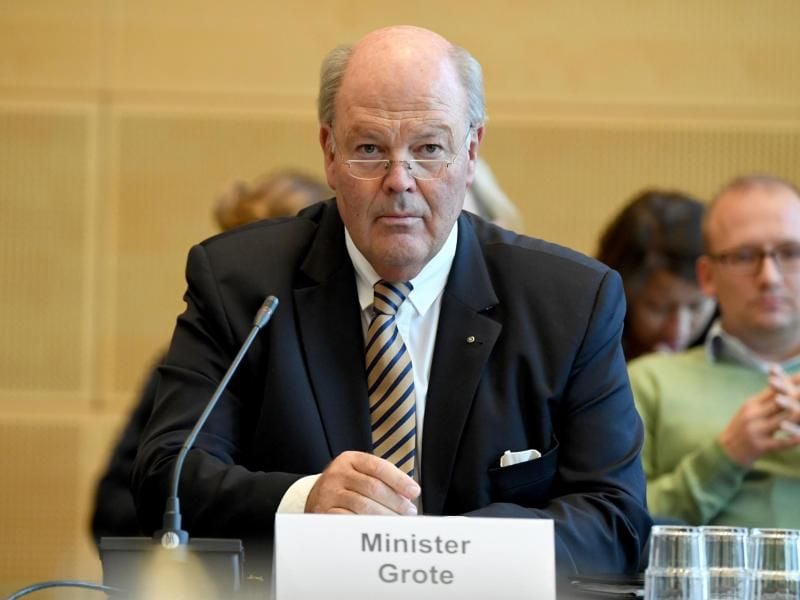 Innenminister Hans-Joachim Grote (CDU). Foto: Carsten Rehder/Archiv