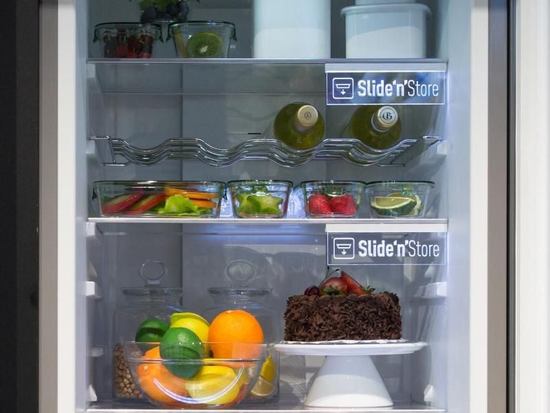 Einen Kühlschrank hat jeder zu Hause - und gerade neue Modelle versprechen, viel mehr zu können. Doch braucht man Sonderfunktion wie Fächer mit getrennt einstellbaren Temperaturen wirklich? Foto: Florian Schuh
