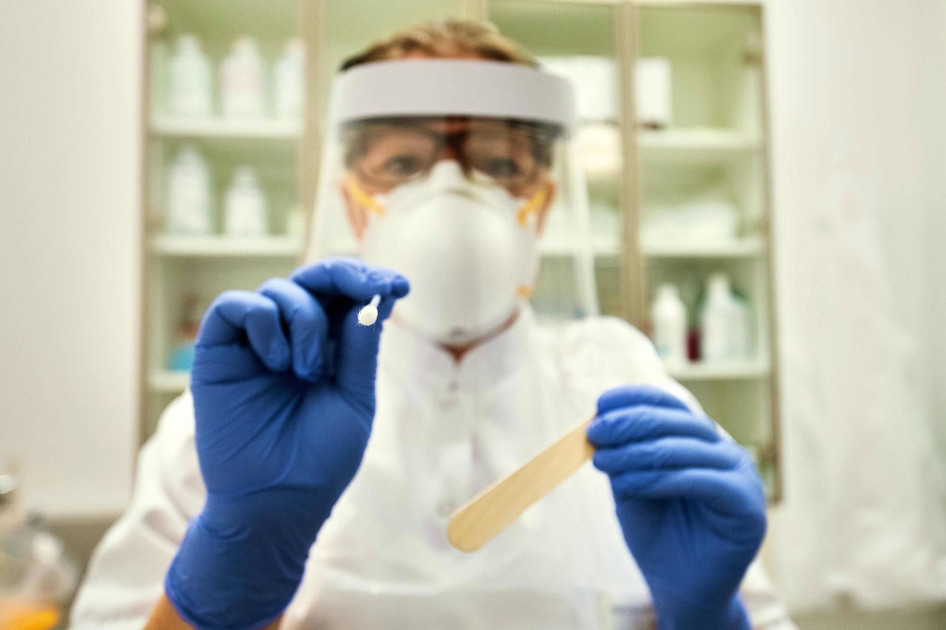 Nicht jeder kann sich ohne weiteres auf eine Infektion mit dem Coronavirus testen lassen (Symbolbild).