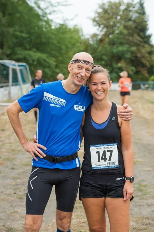 Marathon-Debütant Thomas Goldmann (LG Rudelsburg Bad Kösen), hier mit Antje Dreisow.
