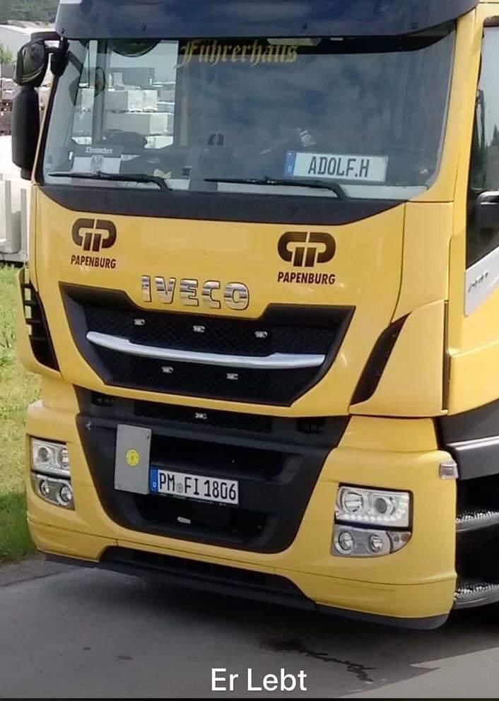 Dieser Lkw war mit Nazi-Verherrlichung unterwegs und wurde sofort aus dem Verkehr gezogen. Das Foto kursiert in sozialen Netzwerken.
