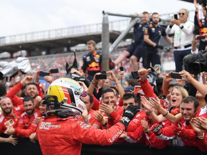Das Ferrari-Team feiert den zweiten Platz von Scuderia Ferrari wie einen Sieg. Foto: Sebastian Gollnow