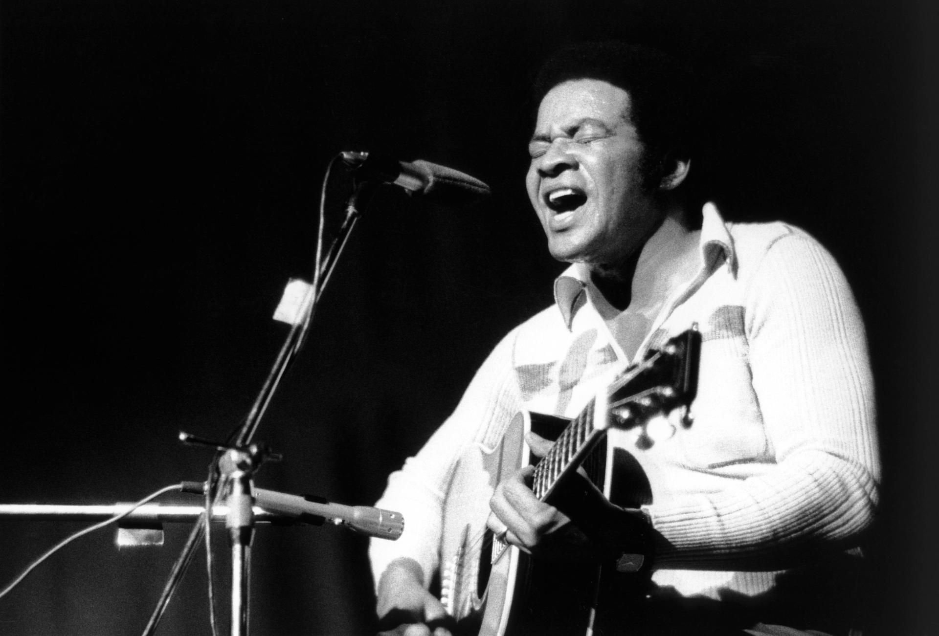 Mit „Aint no Sunshine“ eroberte der Musiker die Welt