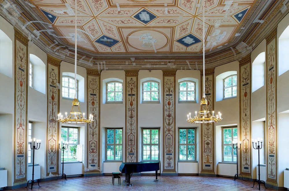 Im Lauchstädter Kursaal traf sich von 1780 an die vornehme Gesellschaft zum Essen und Tanzen. Vor zwei Jahren wurde die Sanierung des barocken Kleinodes abgeschlossen.