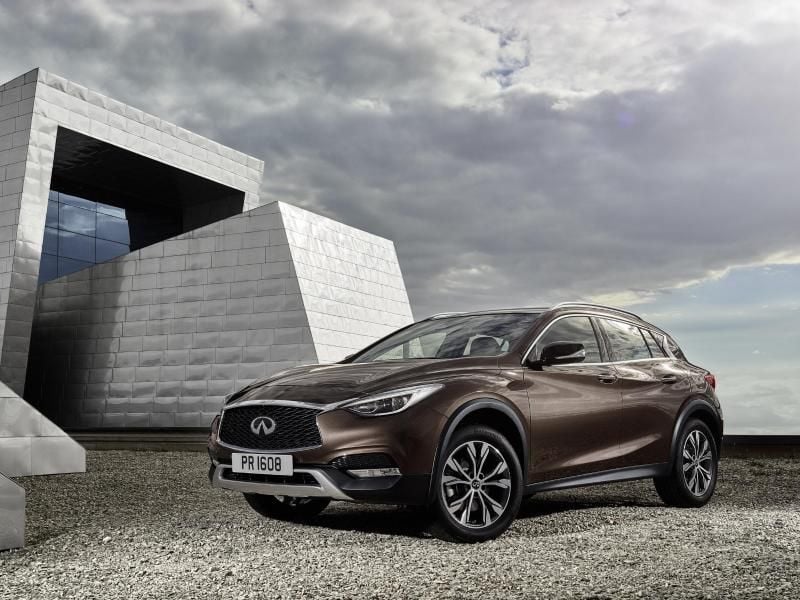 Rustikaler Ableger: Der Infiniti QX30 mit erhöhter Bodenfreiheit basiert auf dem Geländewagen GLA des Kooperationspartners Mercedes. Foto: Infiniti