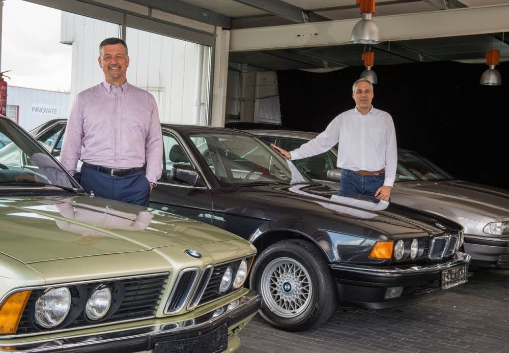 Organisieren die erste „Naumburger Classic Rallye“ am Sonnabend, 26. Mai: Michael Fritze vom gleichnamigen BMW-Autohaus und Maik Hiekisch vom Tüv Nord.