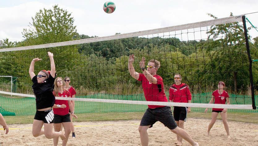 Die Jugendmannschaft vom Gastgeber (re.) gegen Altenburg.