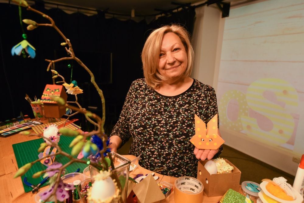 Olga Blum lädt alle Kinder ein, mit ihr zu basteln - und zwar nicht nur Osterhasen.