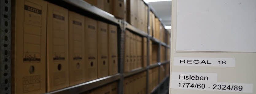 17,4 laufende Meter Akten aus der Stasi-Stelle in Eisleben lagern in Halle.