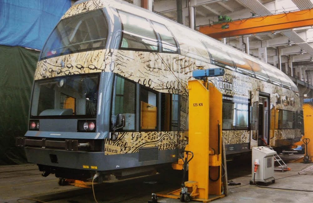 Wie Nummer 006 der Baureihe 670 vom einstigen „Alfred“ im Sandwichkomplex vom Waggonbau Dessau 2011 zur „Fürstin Luise“ wurde.