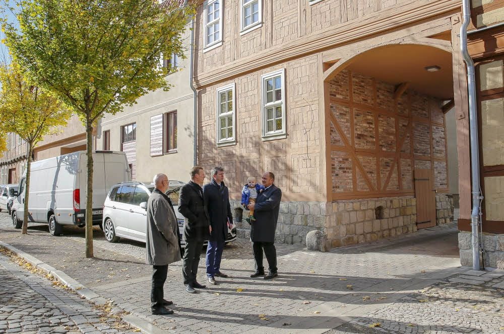 Der Neubau schließt direkt an den sanierten Altbau in der Ballstraße in Quedlinburg an.