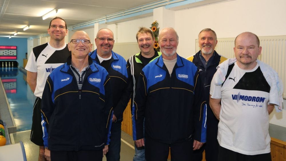 „Corona-Meister der Herzen“, aber ohne Titel in der Kreisoberliga: Tabellenführer Wethauer KC mit Sören Apelt (v.l.), Jürgen Lindam, Frank Apelt, Steffen Schindler, Wolfgang Canitz, Gerhard Henschler und Detlef Schneider.