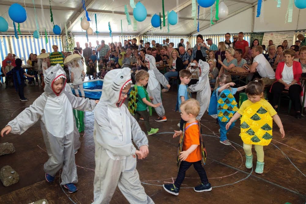 Der Kindergarten entführte die Zuschauer mit seinem Programm in die Unterwasserwelt.
