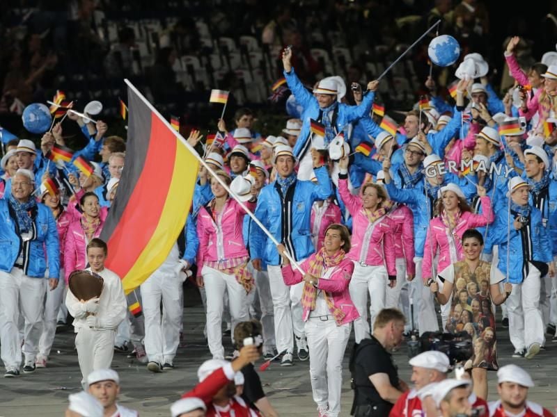 Natascha Keller hat bei den Olympischen Spielen in London 2012 die deutsche Fahne in den Händen gehalten. Foto: Michael Kappeler