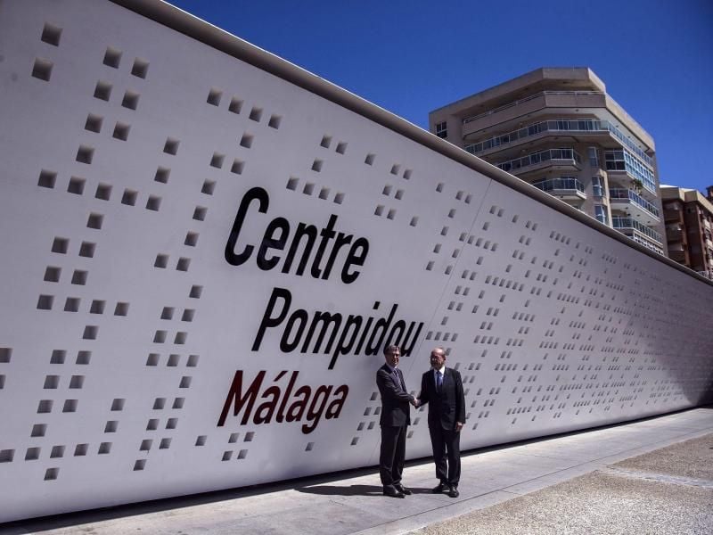 Der Präsident des Centre Pompidou in Paris, Serge Lasvignes (l), und Francisco de la Torre, der Bürgermeister von Málaga. Foto: Jorge Zapata