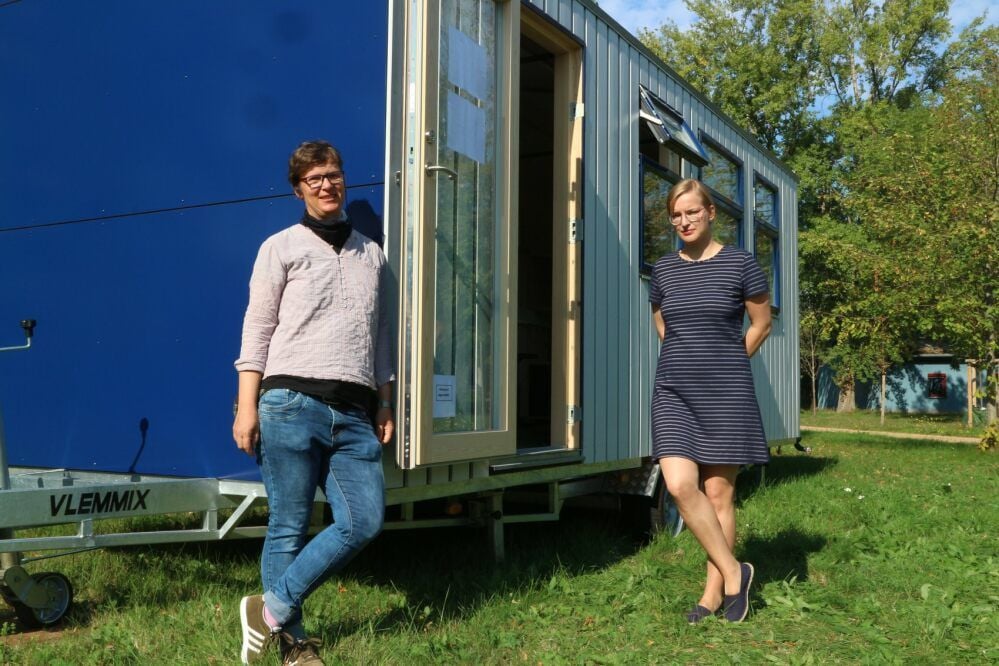 Antje Gellerich (li.) und Susan Wille vor ihrem neuen Arbeitsplatz