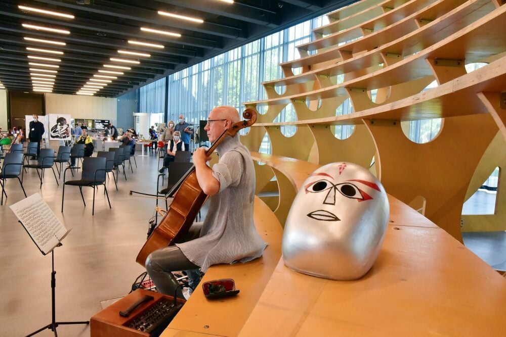 Ein Jahr Bauhaus Museum wurde am Dienstag gefeiert. Mit dabei: Gerald Manske von der Anhaltischen Philharmonie.