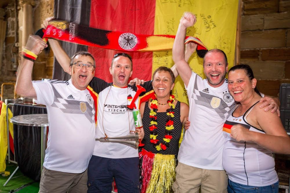 Fußballfans fiebern dem deutschen Spiel entgegen. Sie schauen gemeinsam in Droyßig, doch das erste WM-Spiel geht verloren.