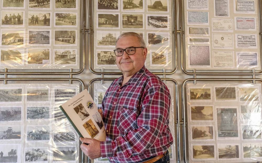 Der Vorsitzende des Heimatvereins Bernd Steinhauer hat zum Dorfjubiläum eine Ausstellung im Versammlungsraum der Freiwilligen Feuerwehr zusammengestellt. Außerdem gibt es eine gedruckte Chronik des Ortes, die auf seinen umfangreichen Sammlungen basiert.