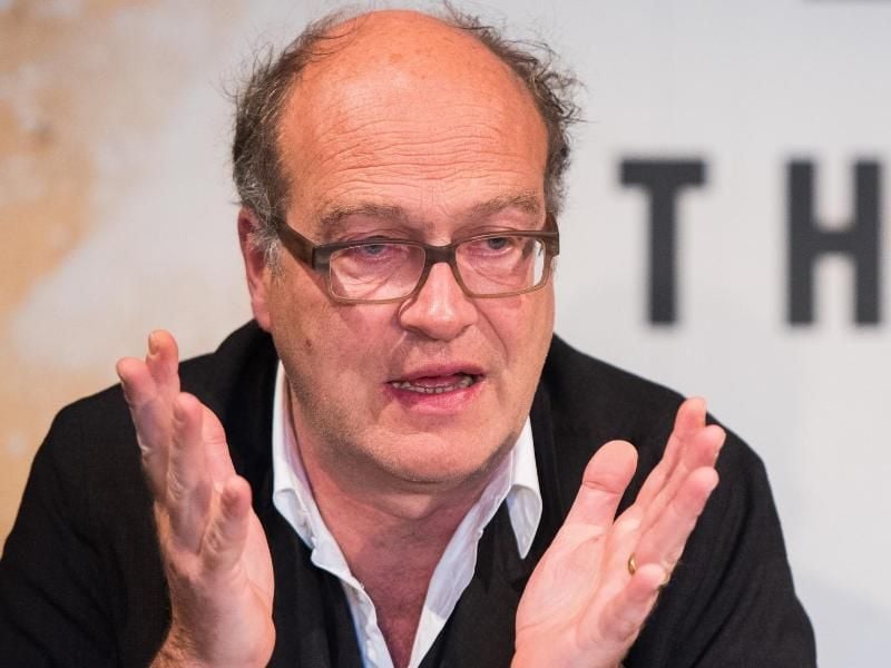 Joachim Lux spricht während einer Pressekonferenz. Foto: Daniel Bockwoldt/Archiv
