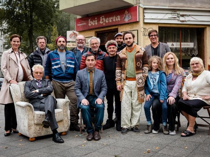 Bettina Lamprecht, Henry Hübchen, Kameramann Filip Zumbrunn, Adnan Maral, Produzent Stefan Arndt, Regisseur Dany Levy, Tim Seyfi, Volker Zack, Autor Marc-Uwe Kling, Dimitrij Schaad, Produzent Uwe Schott, Oskar Strohecker, Rosalie Thomas, Carmen-Maja Antoni. Foto: Stephan Rabold/ZDF