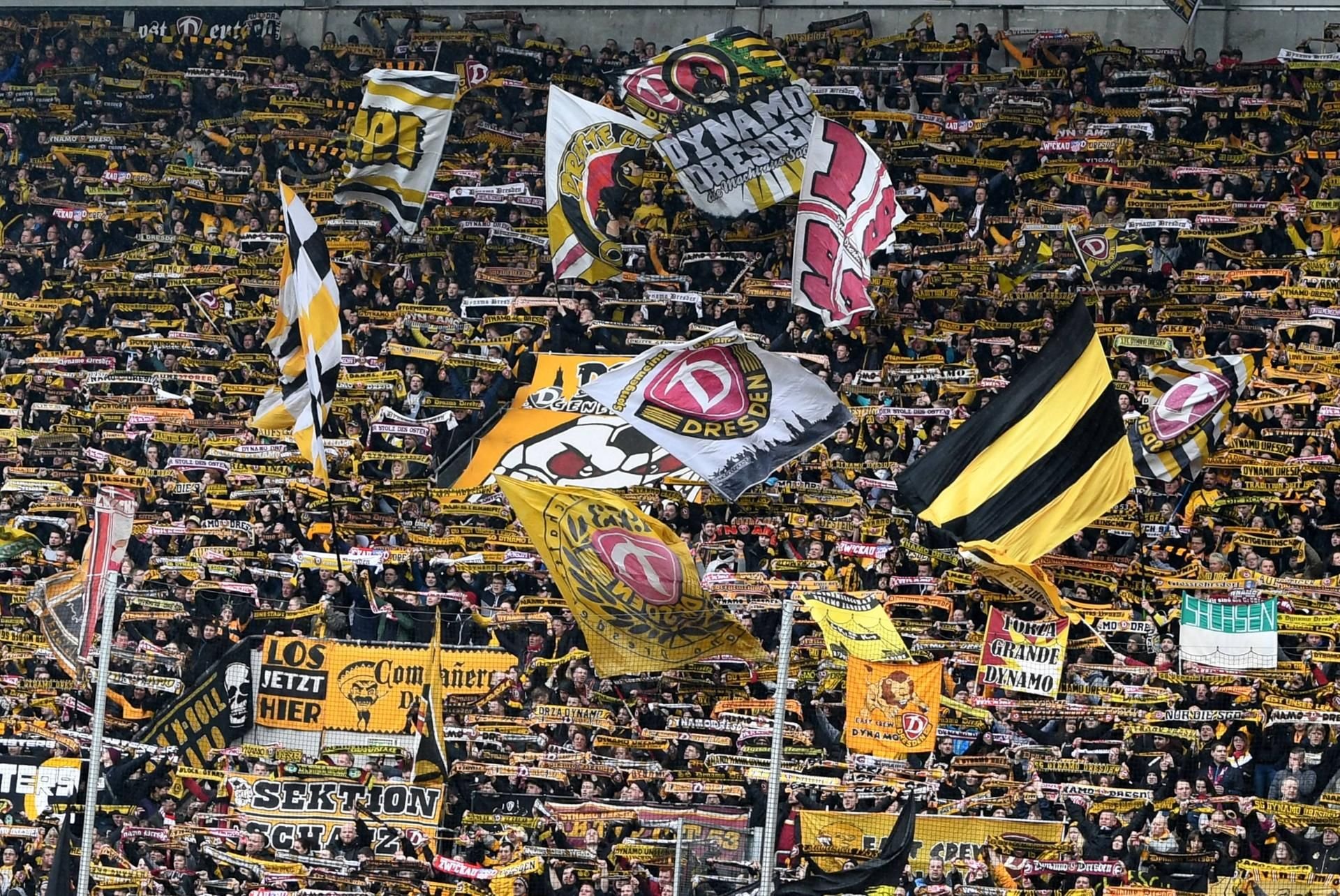 Der "K-Block" steht stets wie eine Wand hinter der Mannschaft von Dynamo Dresden - sorgte in der Vergangenheit aber auch für Skandale und Strafzahlungen