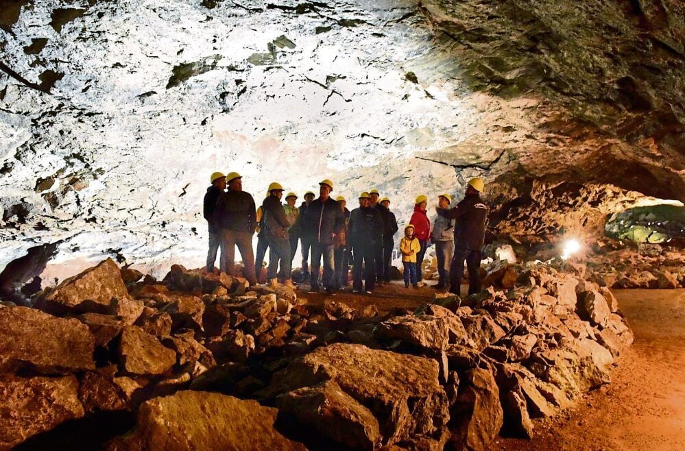 Anlässlich der touristischen Erschließung der Uftrunger Heimkehle vor 100 Jahren fanden am Wochenende zahlreiche Sonderführungen statt.