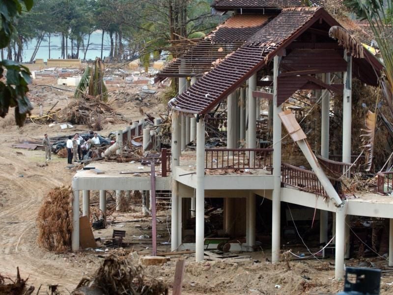 Nach dem Tsunami völlig verwüstet: das ehemals exklusive Ferien-Resort bei Khao Lak in Thailand. Foto: Boris Roessler