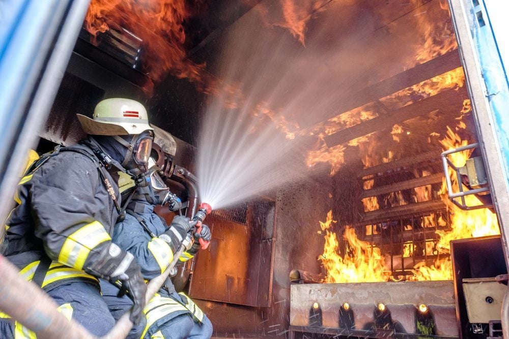 Die Aus- und Weiterbildung der Atemschutzgeräteträger des Landkreises wird nach der Coronakrise wieder aufgenommen. Ein Bestandteil der zurückliegenden Jahre war auch der „Brandcontainer-Einsatz“.