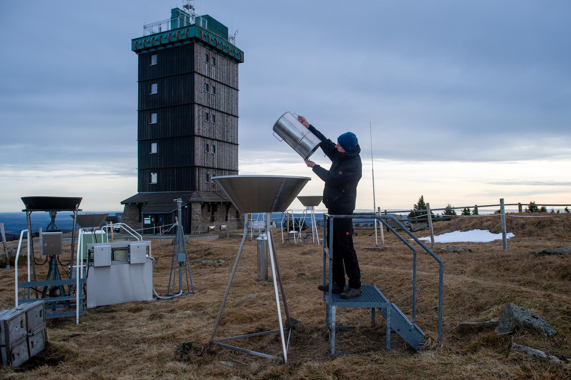 180 Jahre lang war der Brocken ein extremer Arbeitsplatz für Wetterbeobachter. Ab dem 1. Januar 2020 übernimmt automatische Messtechnik ihren Job.