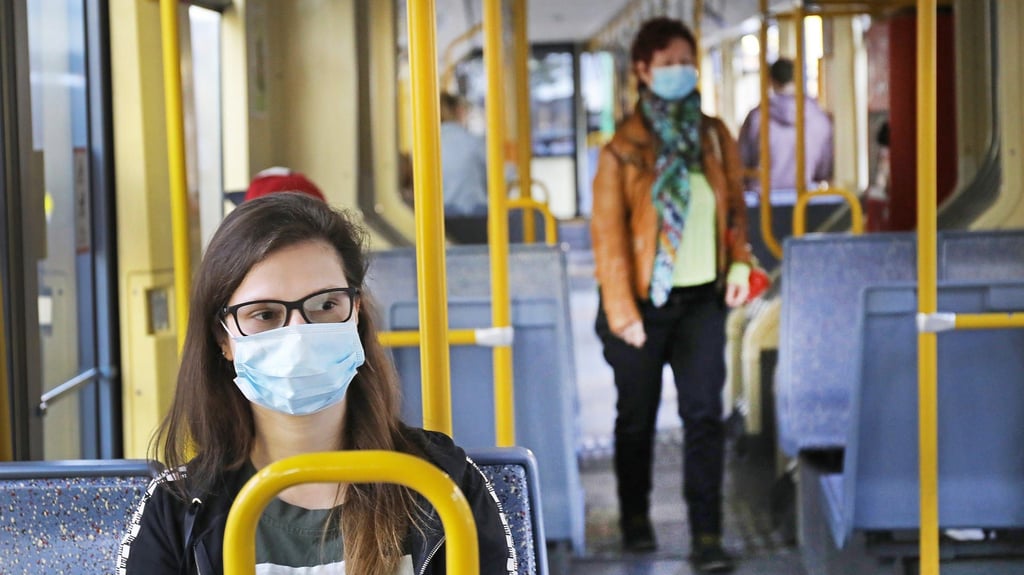 Die Landespolizei sei befugt, Fahrgäste bei entsprechenden Verstößen von der Fahrt auszuschließen.