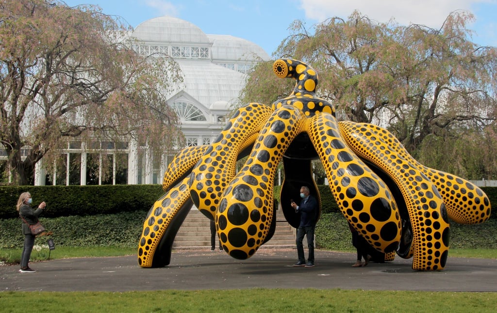 "Dancing Pumpkin", ein Werk der japanischen Künstlerin Yayoi Kusama, ist seit kurzem im Botanischen Garten von New York zu sehen.