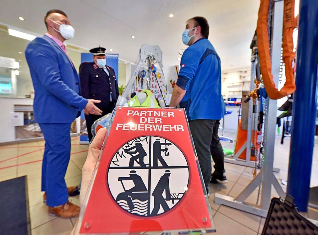 Der Kreisfeuerwehrverband bedankt sich bei der Firma Wiedenmann-Seile.