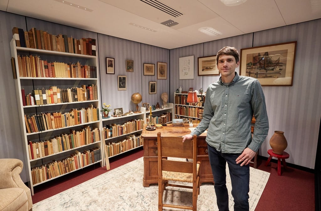 Kurator Konstantin Ulmer in Hamburg in der sogenannten „Borchert-Box“.