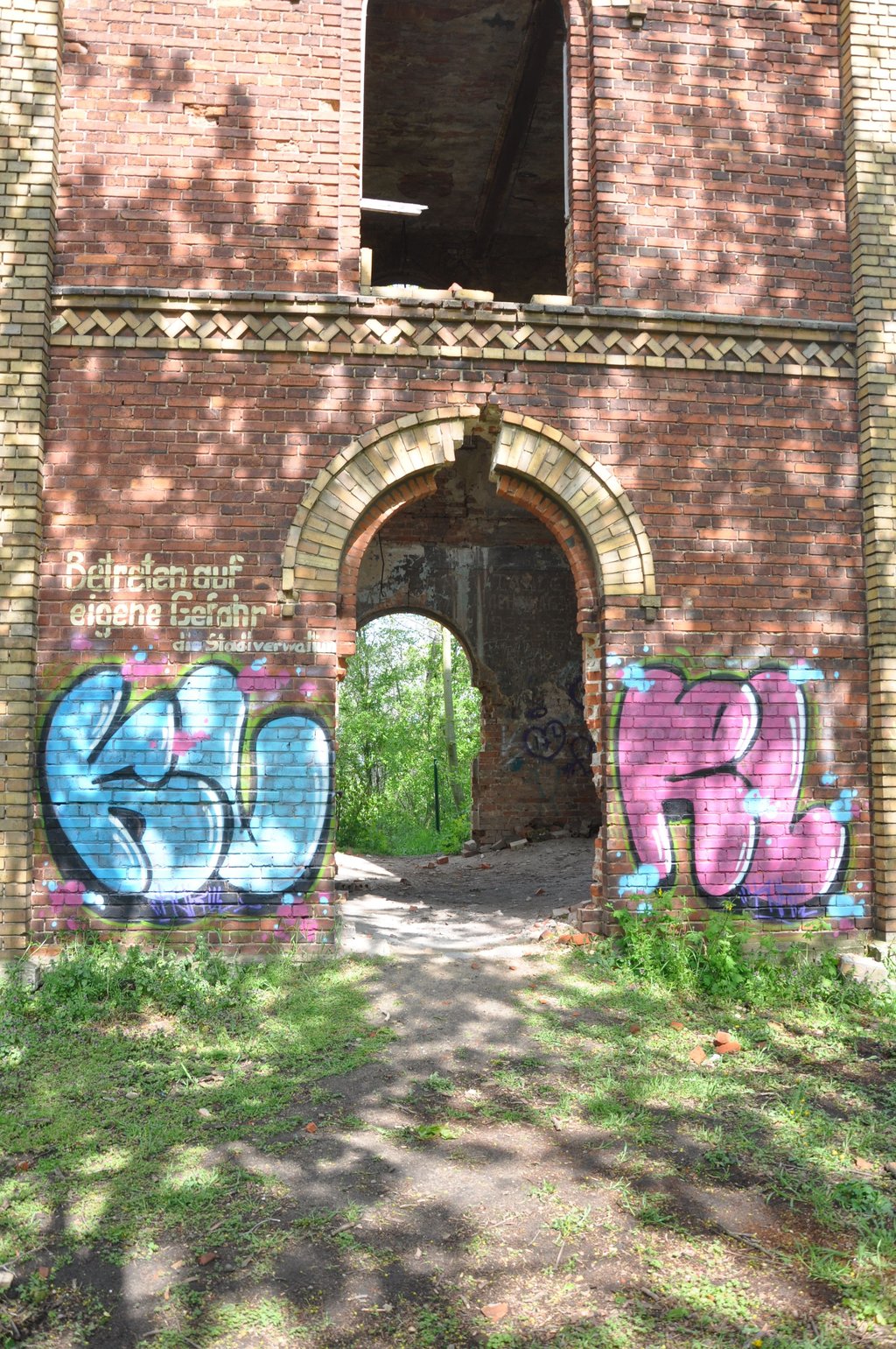 Graffiti-Schmierereien Hummelberg-Turm