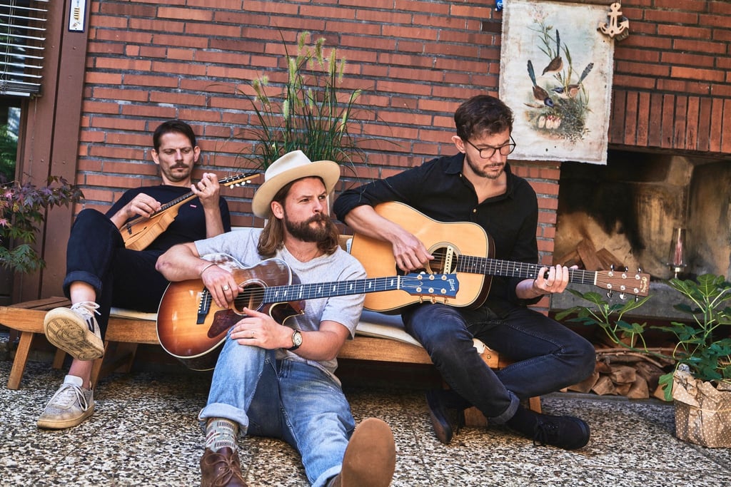 Craig Saunders (l-r), Ian Hooper und Claudio Donzelli von der Folk-Band Mighty Oaks.