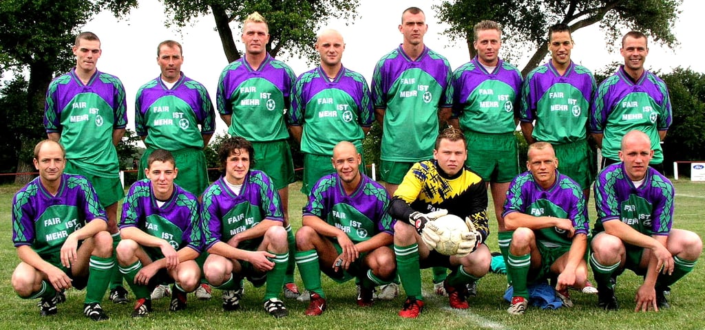 In leuchtend grünen Trikots liefen die besten Spieler aus dem Kreisfachverband Fußball Aschersleben-Staßfurt 2005 für die Kreisauswahl auf.